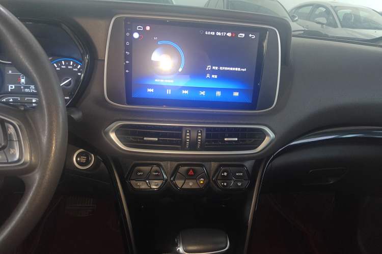 Used GAC Trumpchi GS4 2018 200T G-DCT Two-Wheel Drive Elite Edition Audio And AC Panel