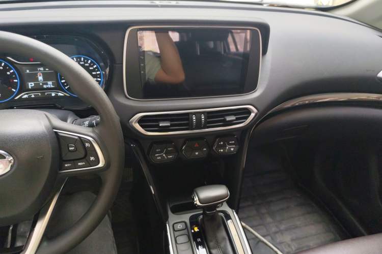 Used GAC Trumpchi GS4 2018 200T G-DCT Two-Wheel Drive Elite Edition Audio And AC Panel