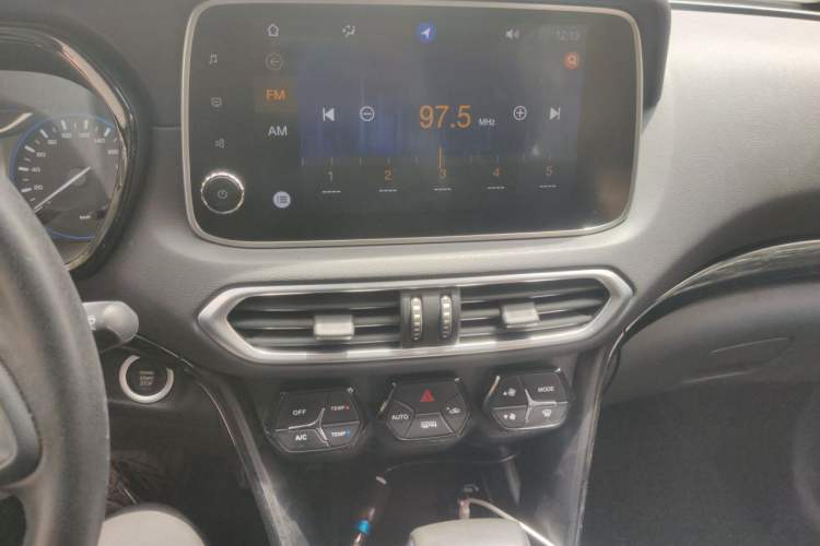 Used GAC Trumpchi GS4 2018 235T Automatic Two-Wheel Drive Luxury Smart Connectivity Version Audio And AC Panel