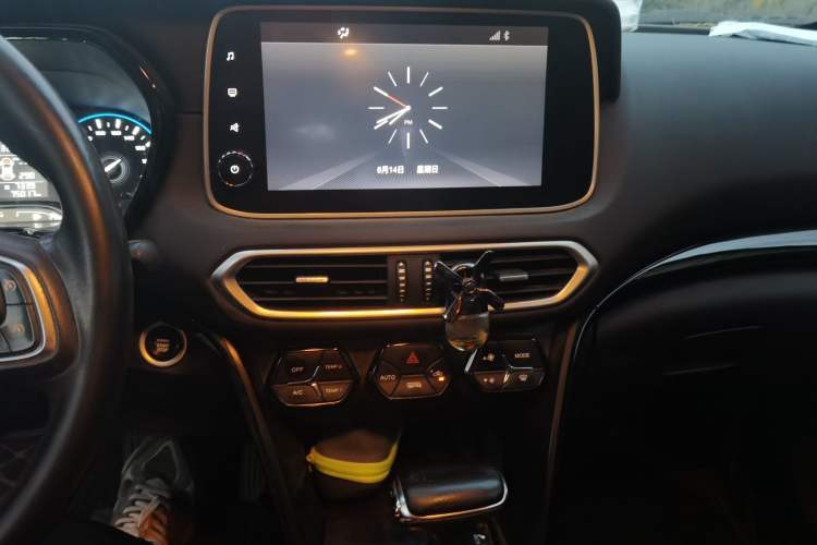 Used GAC Trumpchi GS4 2018 235T Automatic Two-Wheel Drive Luxury Smart Connectivity Version Audio And AC Panel