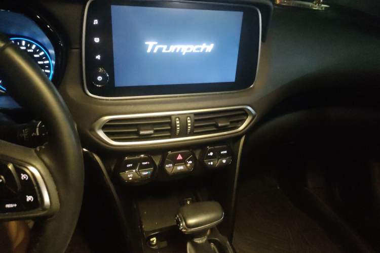 Used GAC Trumpchi GS4 2018 235T Automatic Two-Wheel Drive Luxury Smart Connectivity Millionth Anniversary Edition Audio And AC Panel