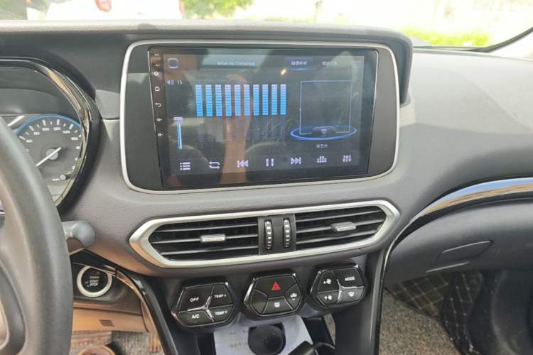 Used GAC Trumpchi GS4 2018 235T Automatic Two-Wheel Drive Elite Millionth Anniversary Edition Audio And AC Panel