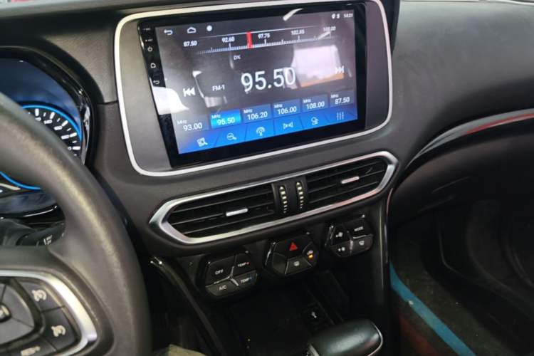 Used GAC Trumpchi GS4 2018 200T G-DCT Two-Wheel Drive Elite Edition Audio And AC Panel