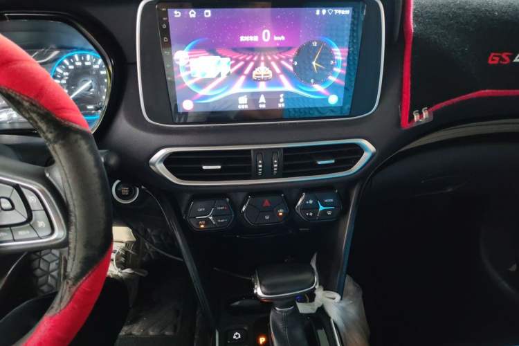 Used GAC Trumpchi GS4 2018 235T Automatic Two-Wheel Drive Elite Millionth Anniversary Edition Audio And AC Panel
