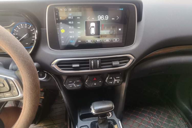 Used GAC Trumpchi GS4 2018 235T Automatic Two-Wheel Drive Elite Millionth Anniversary Edition Audio And AC Panel
