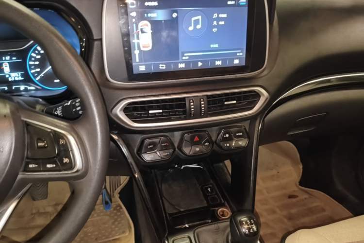 Used GAC Trumpchi GS4 2018 200T Manual Two-Wheel Drive Elite Edition Audio And AC Panel