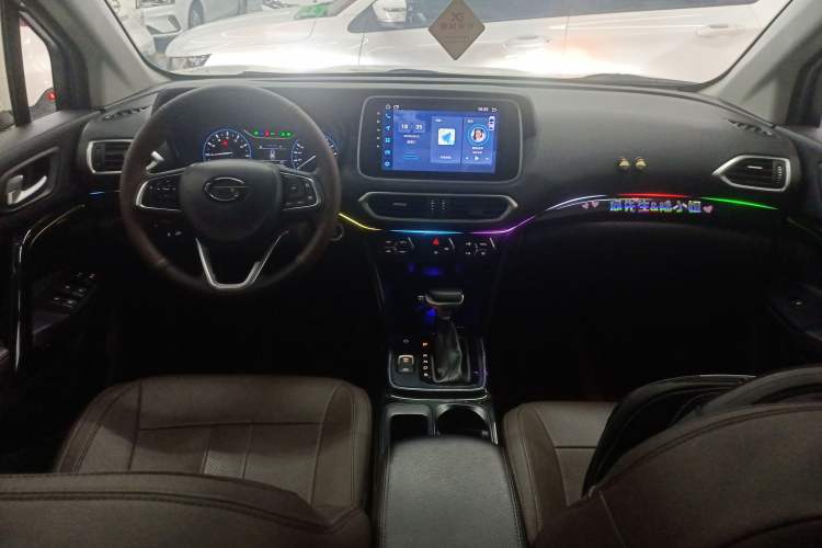 Used GAC Trumpchi GS4 2018 235T Automatic Two-Wheel Drive Elite Millionth Anniversary Edition Center Console