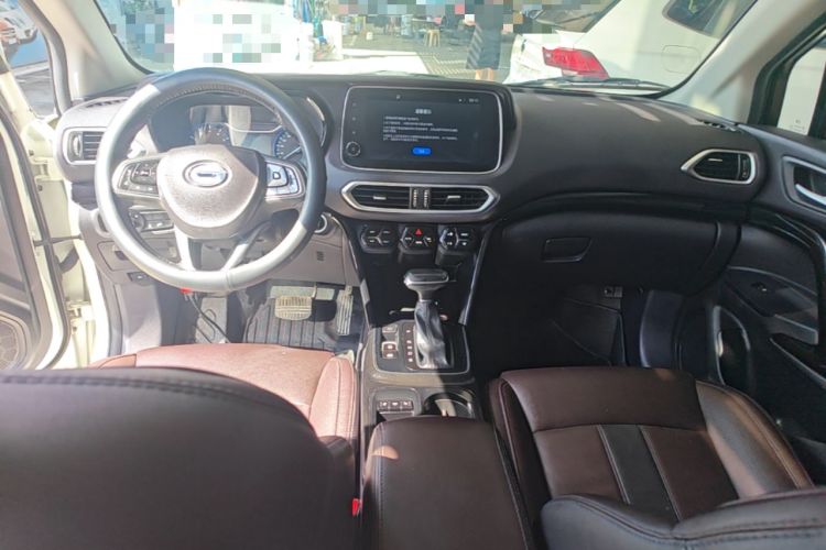 Used GAC Trumpchi GS4 2018 235T Automatic Two-Wheel Drive Luxury Smart Connectivity Millionth Anniversary Edition Center Console