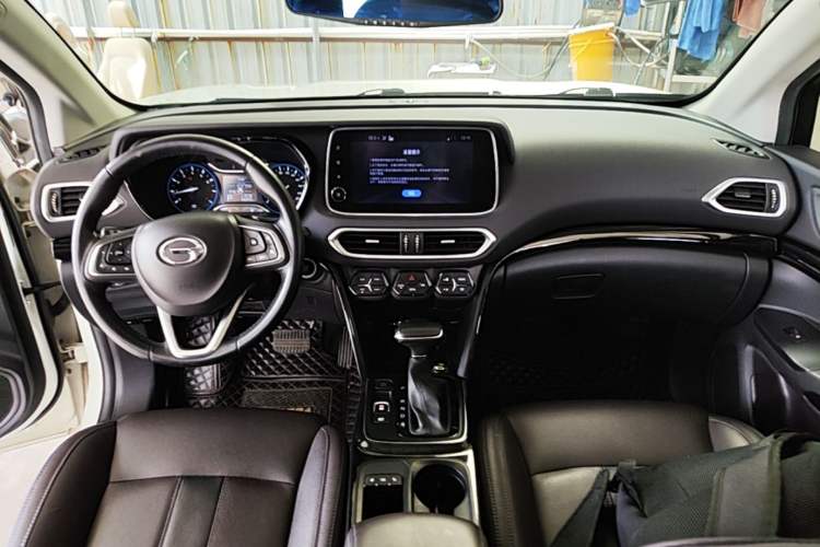 Used GAC Trumpchi GS4 2018 235T Automatic Two-Wheel Drive Luxury Smart Connectivity Version Center Console