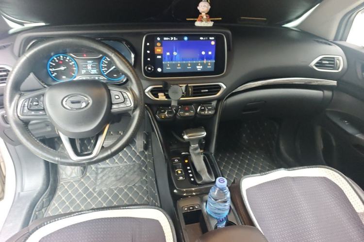 Used GAC Trumpchi GS4 2018 235T Automatic Two-Wheel Drive Luxury Smart Connectivity Millionth Anniversary Edition Center Console