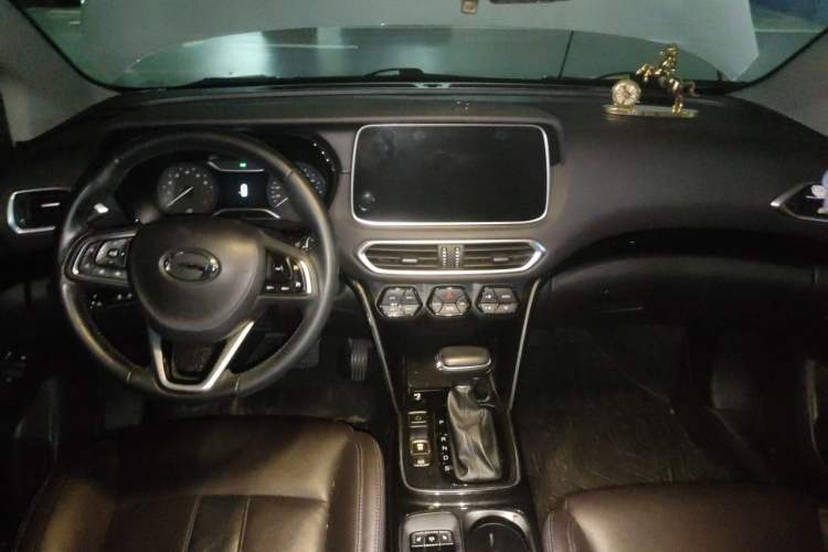 Used GAC Trumpchi GS4 2018 235T Automatic Two-Wheel Drive Luxury Smart Connectivity Millionth Anniversary Edition Center Console