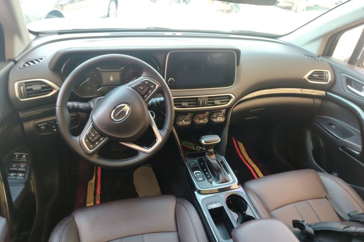 Used GAC Trumpchi GS4 2018 235T Automatic Two-Wheel Drive Luxury Smart Connectivity Millionth Anniversary Edition Center Console