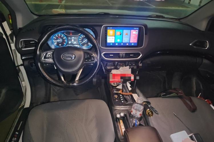Used GAC Trumpchi GS4 2018 235T Automatic Two-Wheel Drive Elite Millionth Anniversary Edition Center Console