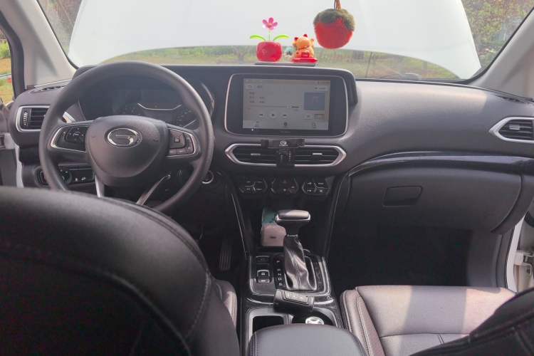 Used GAC Trumpchi GS4 2018 235T Automatic Two-Wheel Drive Elite Millionth Anniversary Edition Center Console