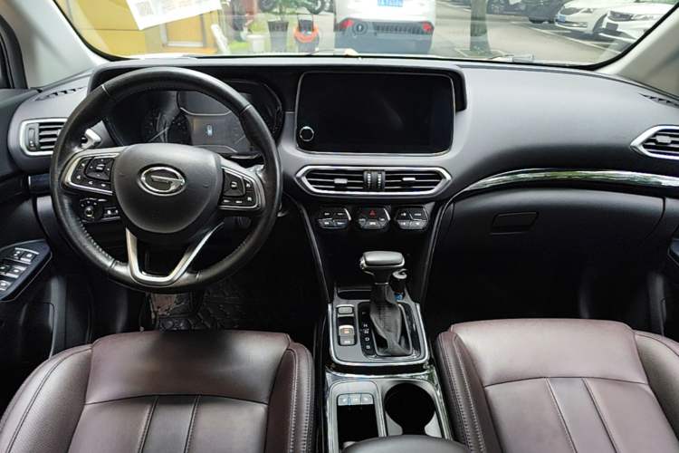 Used GAC Trumpchi GS4 2018 235T Automatic Two-Wheel Drive Luxury Smart Connectivity Version Center Console