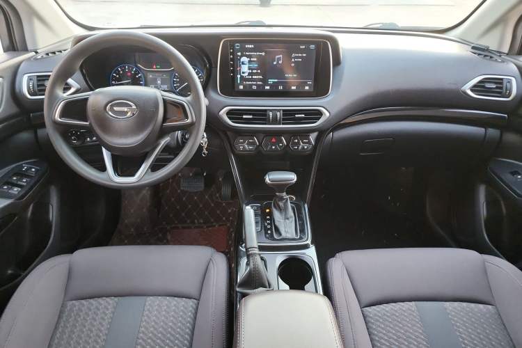 Used GAC Trumpchi GS4 2018 200T G-DCT Two-Wheel Drive Comfort Edition Center Console
