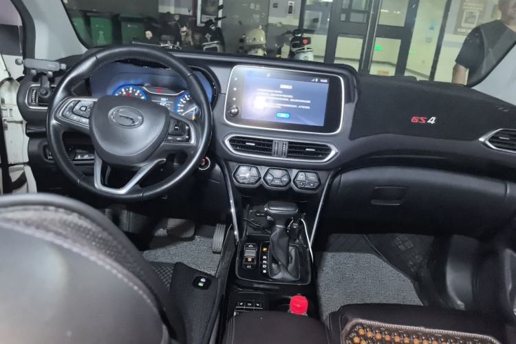 Used GAC Trumpchi GS4 2018 235T Automatic Two-Wheel Drive Luxury Smart Connectivity Millionth Anniversary Edition Center Console