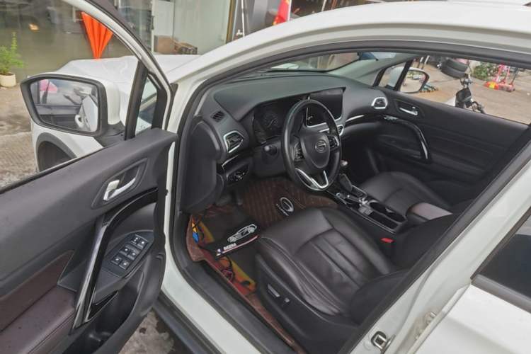 Used GAC Trumpchi GS4 2018 235T Automatic Two-Wheel Drive Luxury Smart Connectivity Version Driver Seat