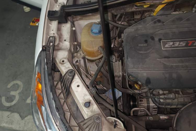 Used GAC Trumpchi GS4 2018 235T Automatic Two-Wheel Drive Elite Millionth Anniversary Edition Engine Bay Right