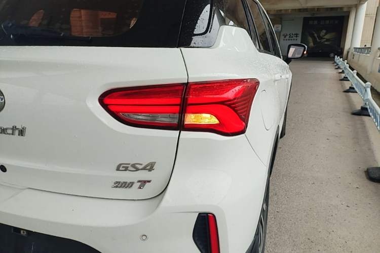 Used GAC Trumpchi GS4 2018 200T Manual Two-Wheel Drive Comfort Edition Exterior 3