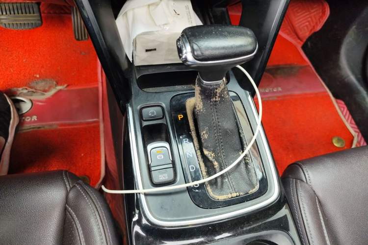 Used GAC Trumpchi GS4 2018 235T Automatic Two-Wheel-Drive Supreme Edition Gear Lever