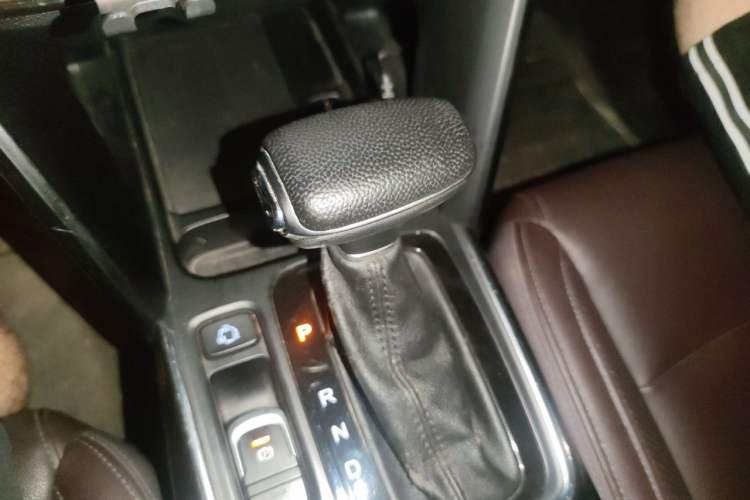 Used GAC Trumpchi GS4 2018 235T Automatic Two-Wheel Drive Elite Edition Gear Lever