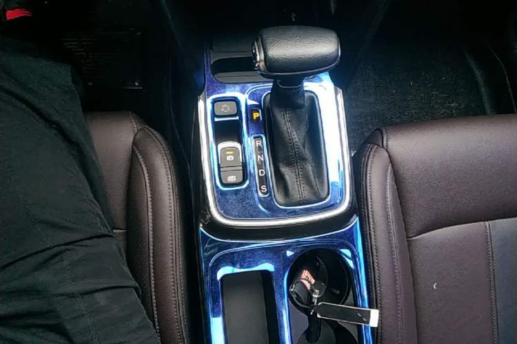 Used GAC Trumpchi GS4 2018 235T Automatic Two-Wheel Drive Elite Edition Gear Lever