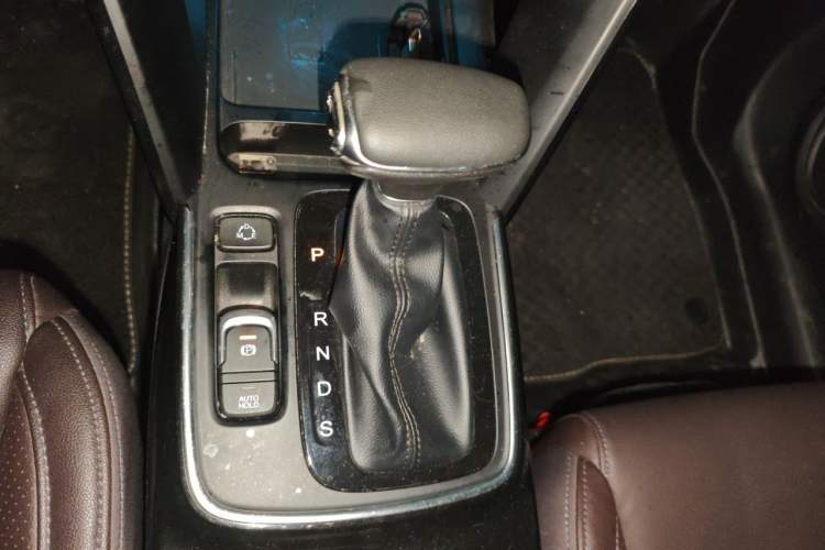 Used GAC Trumpchi GS4 2018 235T Automatic Two-Wheel-Drive Supreme Edition Gear Lever