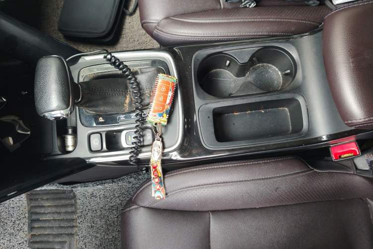 Used GAC Trumpchi GS4 2018 235T Automatic Two-Wheel Drive Elite Edition Gear Lever