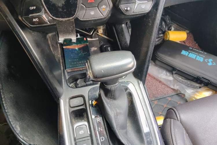 Used GAC Trumpchi GS4 2018 235T Automatic Two-Wheel Drive Elite Edition Gear Lever