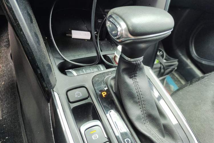 Used GAC Trumpchi GS4 2018 235T Automatic Two-Wheel Drive Elite Edition Gear Lever