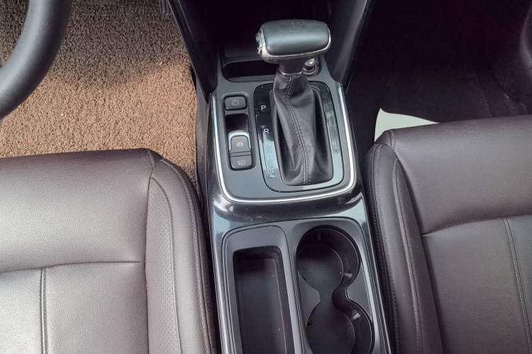 Used GAC Trumpchi GS4 2018 235T Automatic Two-Wheel Drive Elite Edition Gear Lever