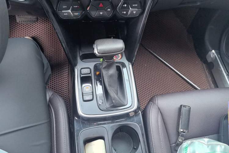 Used GAC Trumpchi GS4 2018 235T Automatic Two-Wheel Drive Elite Edition Gear Lever