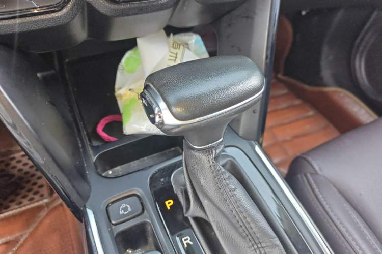 Used GAC Trumpchi GS4 2018 235T Automatic Two-Wheel Drive Elite Edition Gear Lever
