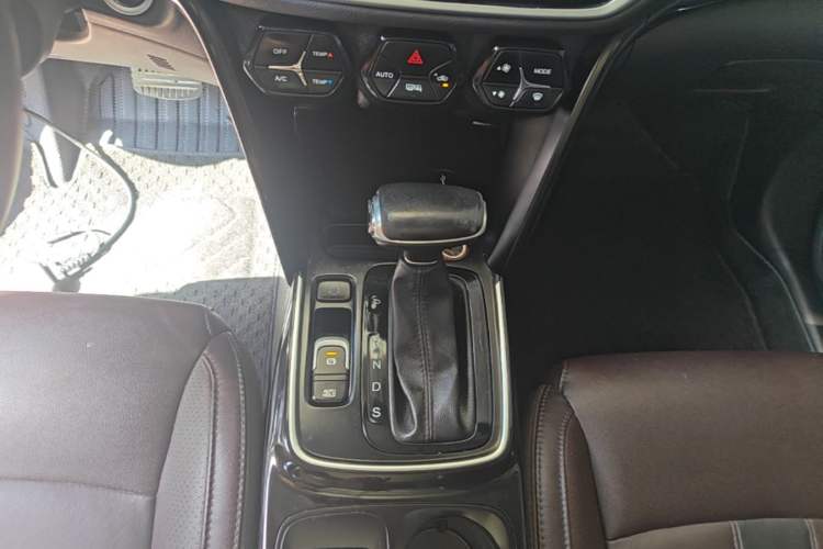 Used GAC Trumpchi GS4 2018 235T Automatic Two-Wheel Drive Luxury Smart Connectivity Millionth Anniversary Edition Gear Lever