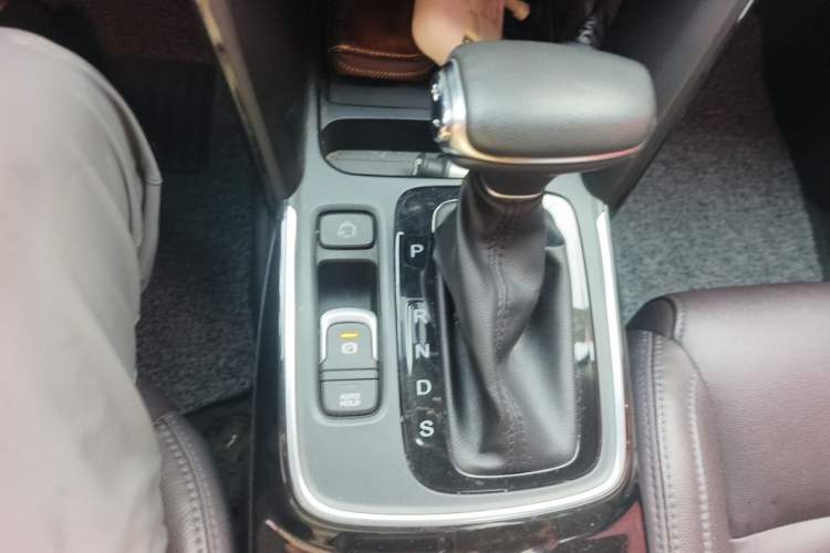 Used GAC Trumpchi GS4 2018 235T Automatic Two-Wheel Drive Luxury Smart Connectivity Version Gear Lever