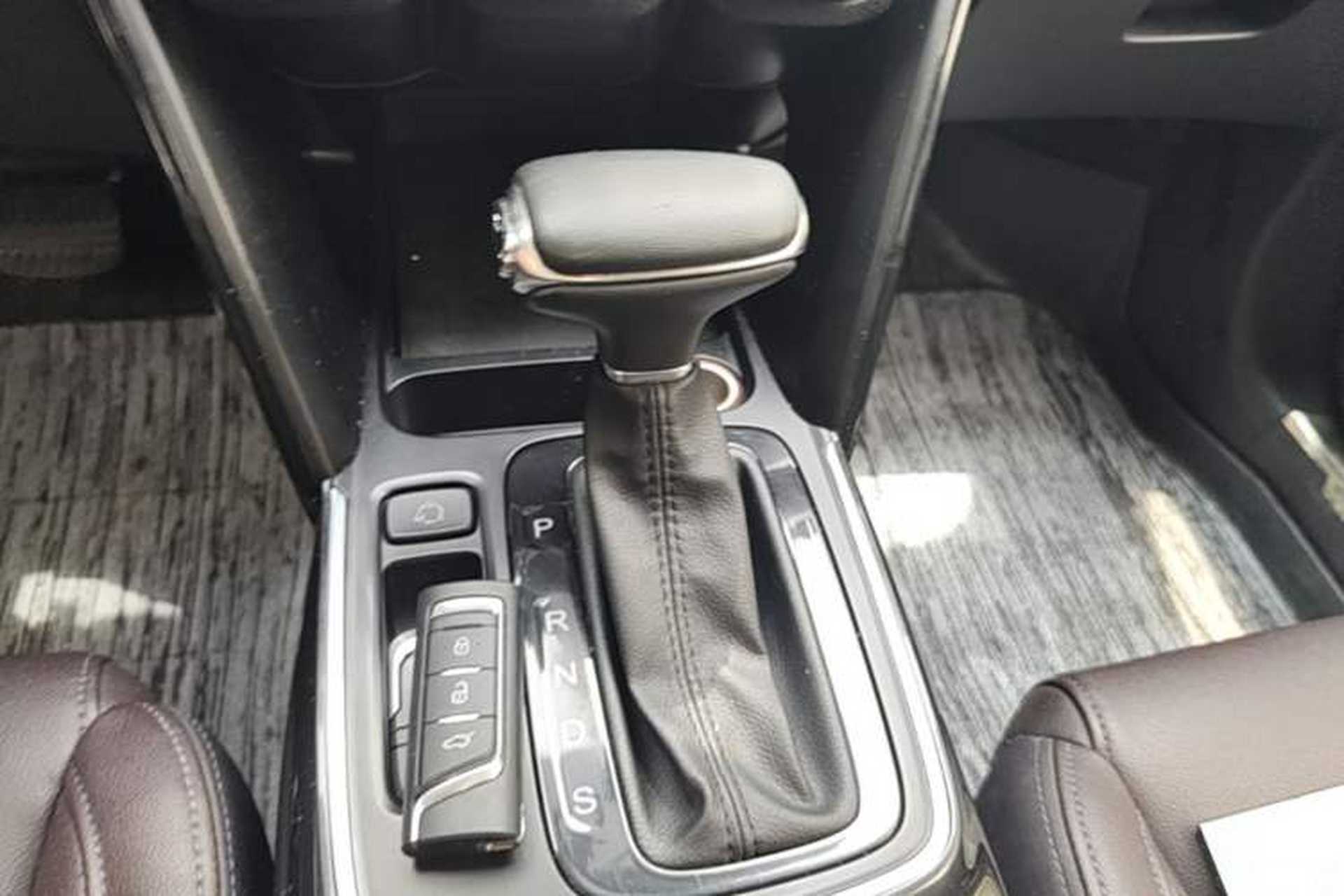 Used GAC Trumpchi GS4 2018 235T Automatic Two-Wheel Drive Elite Edition Gear Lever