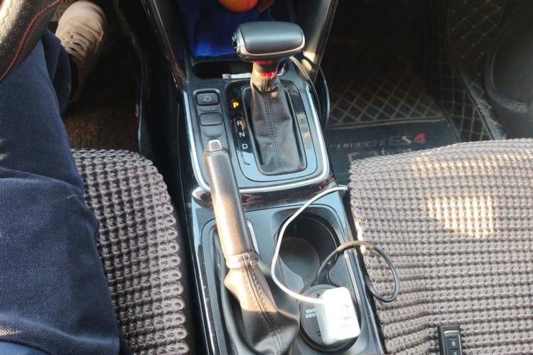 Used GAC Trumpchi GS4 2018 200T G-DCT Two-Wheel Drive Elite Edition Gear Lever