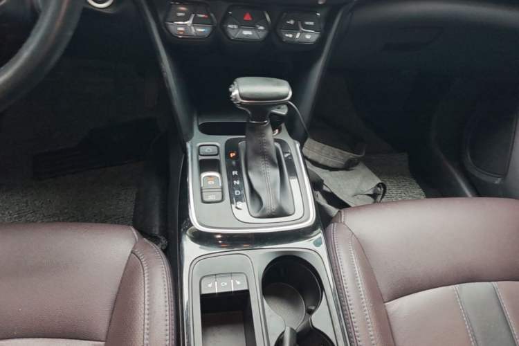 Used GAC Trumpchi GS4 2018 235T Automatic Two-Wheel Drive Luxury Smart Connectivity Version Gear Lever