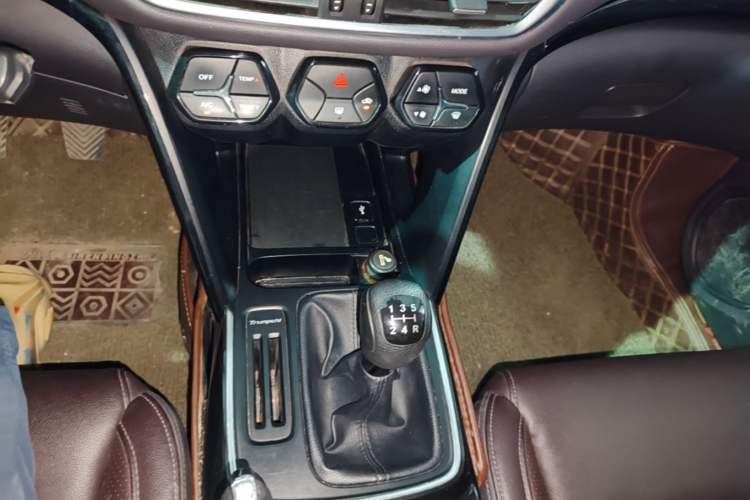 Used GAC Trumpchi GS4 2018 200T Manual Two-Wheel Drive Elite Edition Gear Lever