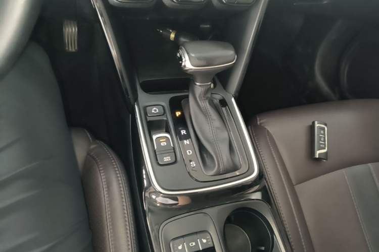 Used GAC Trumpchi GS4 2018 235T Automatic Two-Wheel Drive Luxury Smart Connectivity Millionth Anniversary Edition Gear Lever