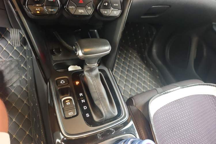 Used GAC Trumpchi GS4 2018 235T Automatic Two-Wheel Drive Luxury Smart Connectivity Millionth Anniversary Edition Gear Lever