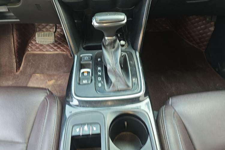 Used GAC Trumpchi GS4 2018 235T Automatic Two-Wheel Drive Luxury Smart Connectivity Version Gear Lever