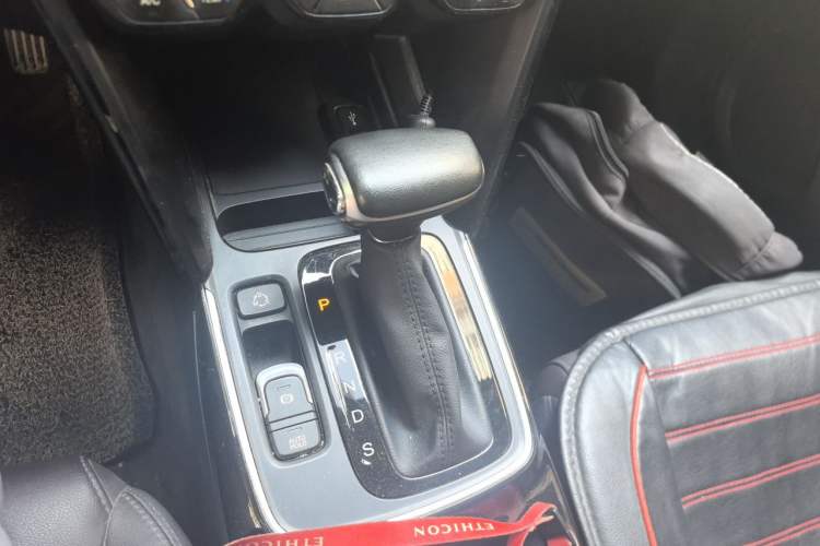 Used GAC Trumpchi GS4 2018 235T Automatic Two-Wheel Drive Luxury Smart Connectivity Version Gear Lever