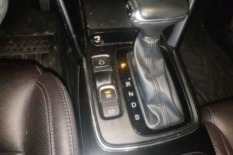 Used GAC Trumpchi GS4 2018 235T Automatic Two-Wheel Drive Luxury Smart Connectivity Millionth Anniversary Edition Gear Lever