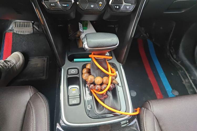 Used GAC Trumpchi GS4 2018 235T Automatic Two-Wheel Drive Elite Edition Gear Lever