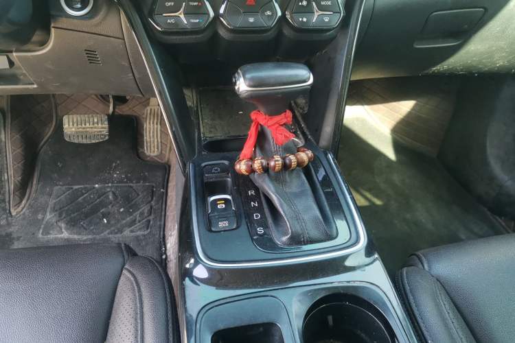 Used GAC Trumpchi GS4 2018 235T Automatic Two-Wheel Drive Elite Millionth Anniversary Edition Gear Lever