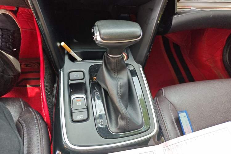 Used GAC Trumpchi GS4 2018 235T DCT Two-Wheel Drive Luxury Smart Connectivity Millionth Anniversary Edition Gear Lever