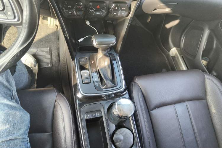 Used GAC Trumpchi GS4 2018 235T Automatic Two-Wheel-Drive Supreme Edition Gear Lever
