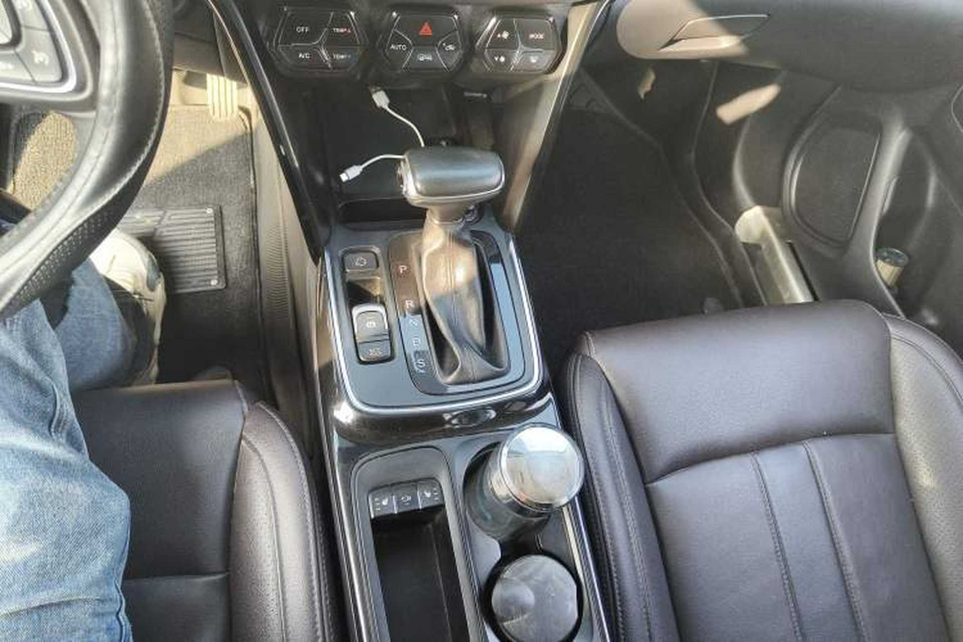 Used GAC Trumpchi GS4 2018 235T Automatic Two-Wheel-Drive Supreme Edition Gear Lever